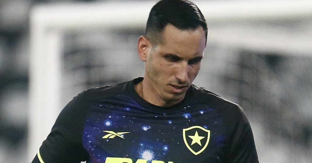 Jornalista paraguaio põe Gatito Fernández, do Botafogo, na mira do Corinthians