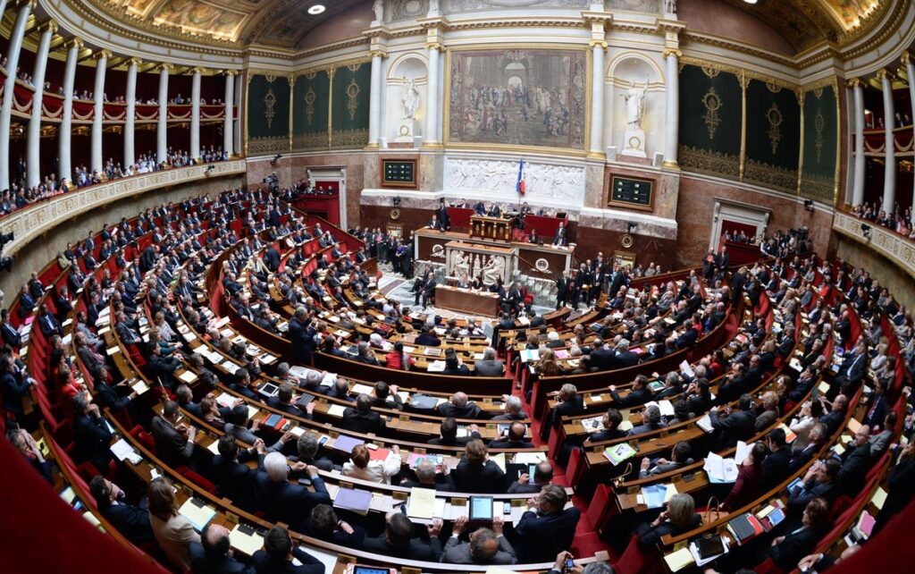 Último debate na França é marcado por acusações; saiba o que acontece se extrema direita ganhar eleições parlamentares | Mundo