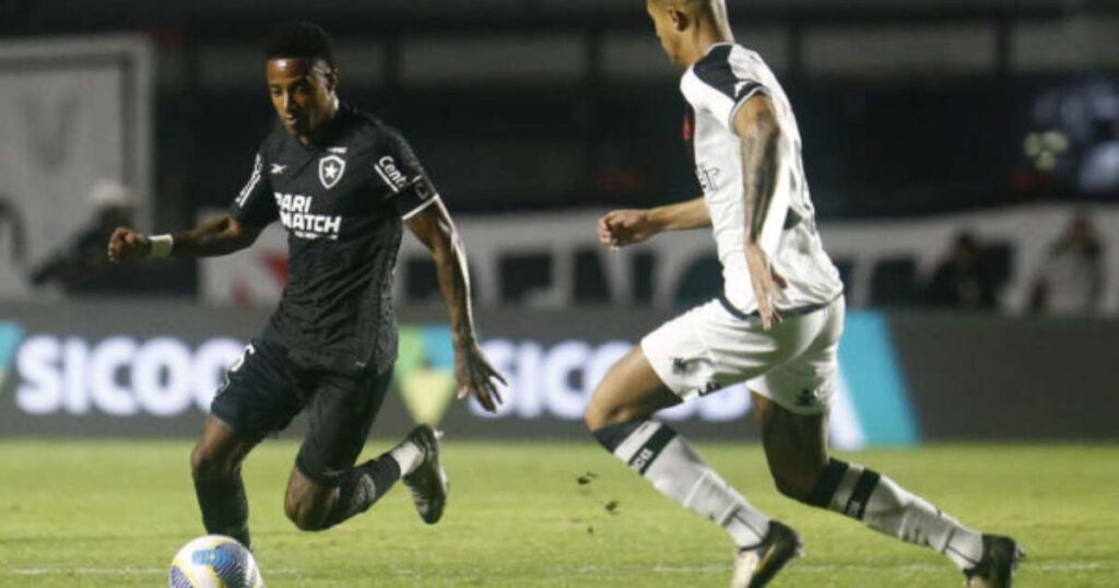 Vasco e Botafogo empatam em jogo com falha de Léo Jardim e 'piti' de Payet