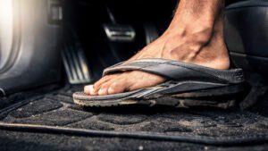 Um hábito comum no calor geralmente termina em 4 pontos na CNH