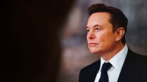 Elon Musk quer colocar robôs humanoides em funções humanas