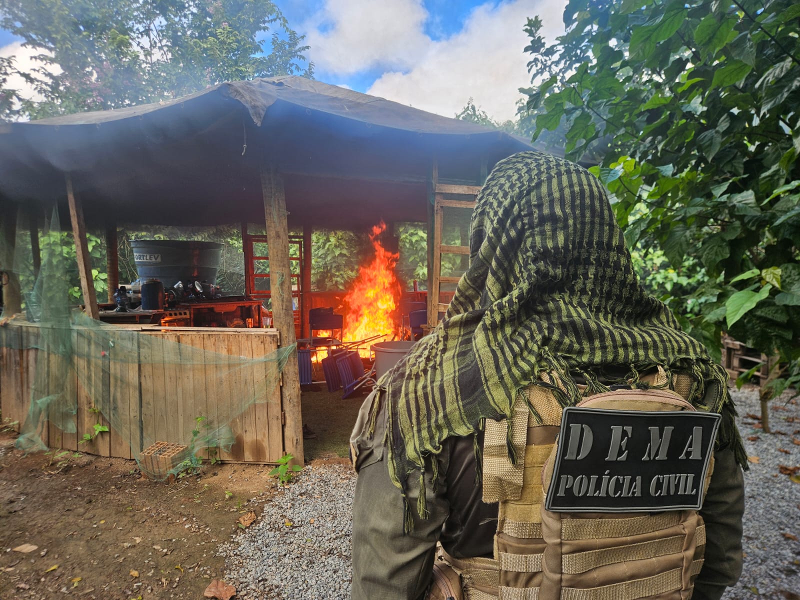 Operação resulta em prisões por crime ambiental e demolições de construções irregulares em Área de Preservação Permanente