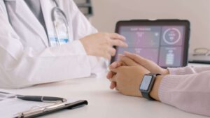 Sensor ultrafino sem bateria monitora coração com energia transmitida pelo corpo