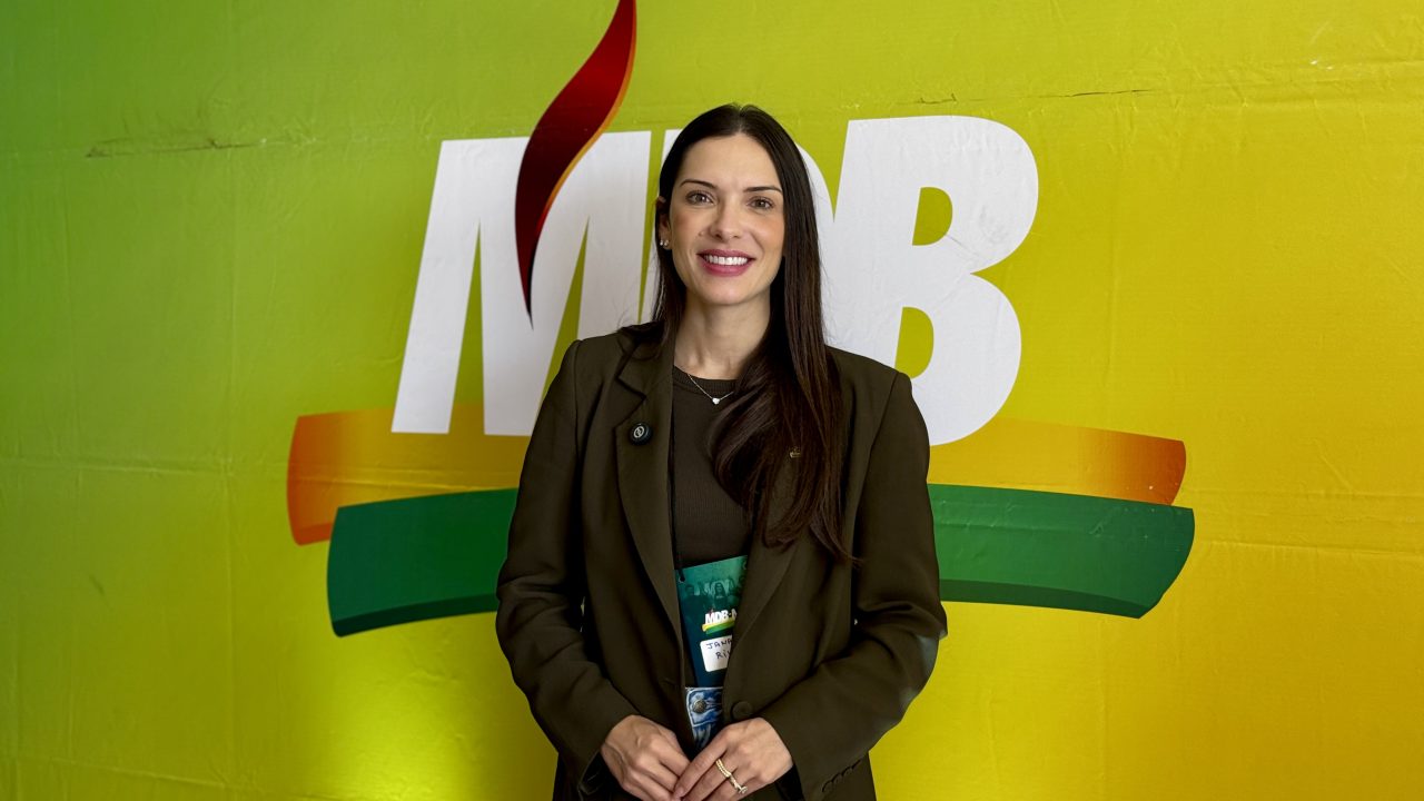 Janaina Riva continua liderando segundo voto para o Senado em nova pesquisa do MT Dados