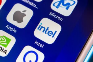 Apple e Intel fecham acordo preliminar para fabricação de chips