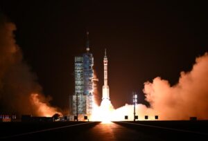 Shenzhou-23: China envia astronauta para passar um ano no espaço