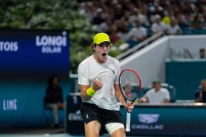 João Fonseca em Roland Garros: onde acompanhar o duelo do brasileiro contra Casper Rudd
