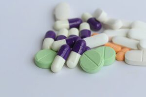 Laboratórios recolhem remédios após identificar problemas; saiba