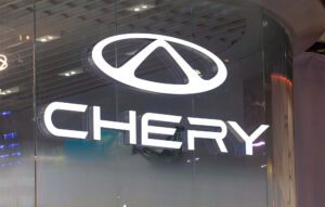 Chery responde a nova regra na China com garantia vitalícia
