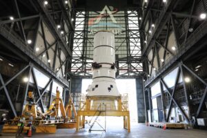 Artemis 3: NASA começa a montar foguete da missão