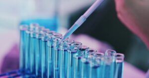 Ebola: Reino Unido inicia testes em humanos de vacina