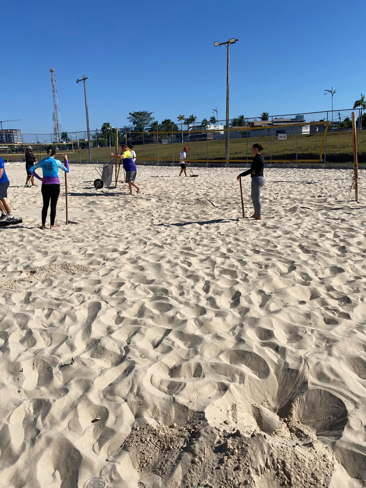 Quadras de areia do Complexo Turístico dos Lagos passam por manutenção