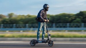 Por que cair de patinete elétrico pode ser mais perigoso do que parece