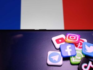França recua na proibição de redes sociais para menores de 15