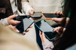 Califórnia quer barrar recursos viciantes das redes para menores