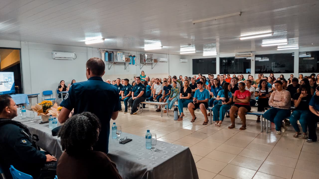 Escola Estadual Cívico-Militar 12 de Abril promove reunião com pais, alunos e comunidade escolar