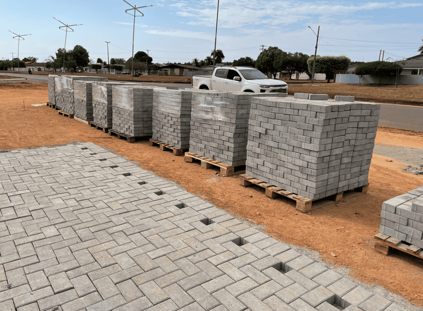 Obras de calçamento avançam na Avenida Central de Matupá