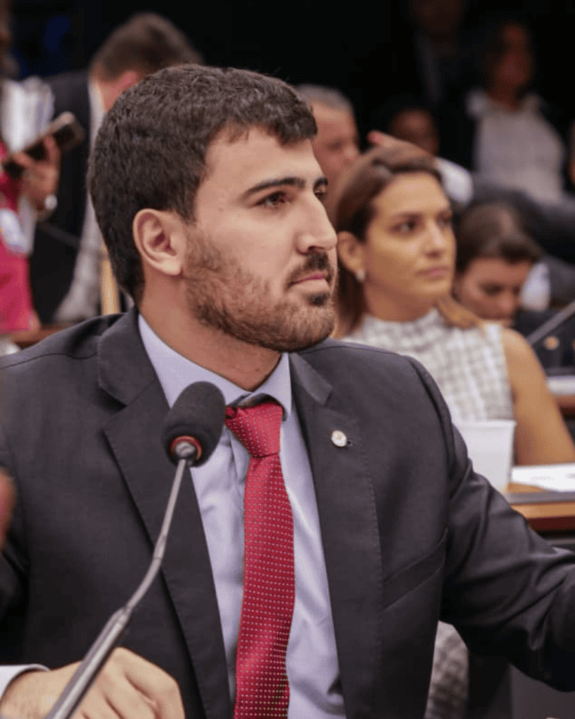 Emanuelzinho apresenta Projeto para manter talentos científicos trabalhando no país e reduzi dependência tecnológica