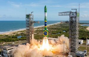 Brasil lança foguete para testar sistema de paraquedas