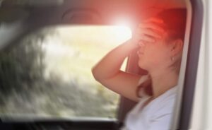 Por que carros elétricos podem causar enjoo em alguns passageiros?